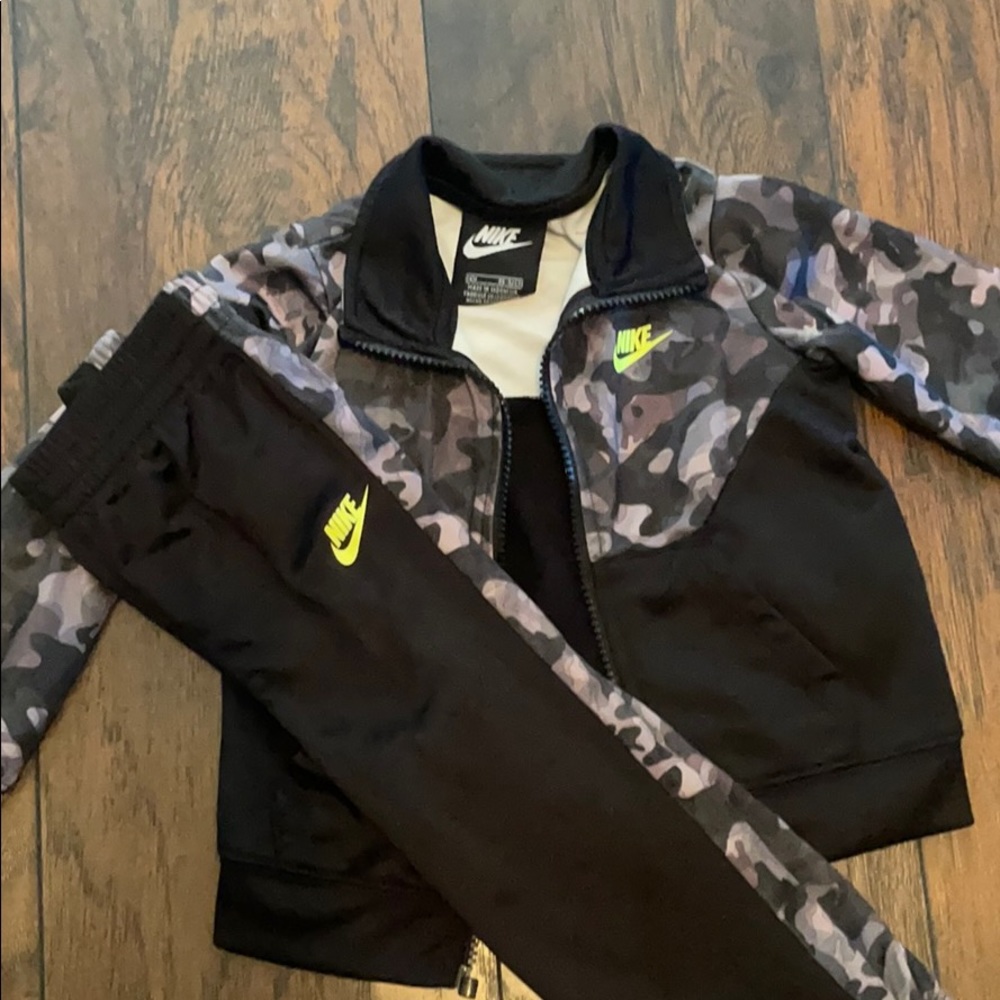 Nike sweatsuit